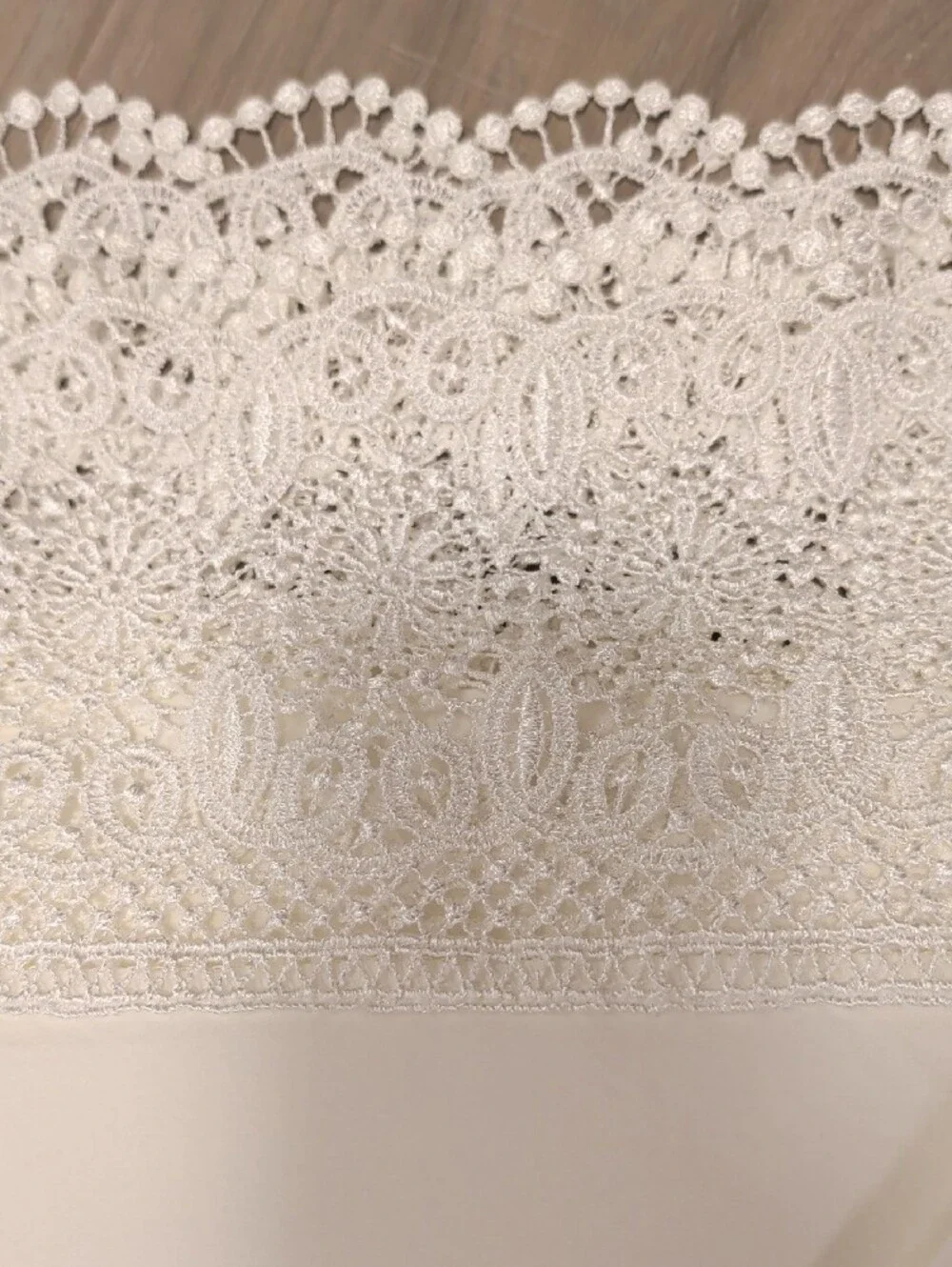 Hillcrest- 2 Elegant Lace Trim Pillowcases 1 Flat Sheet Full Size- White